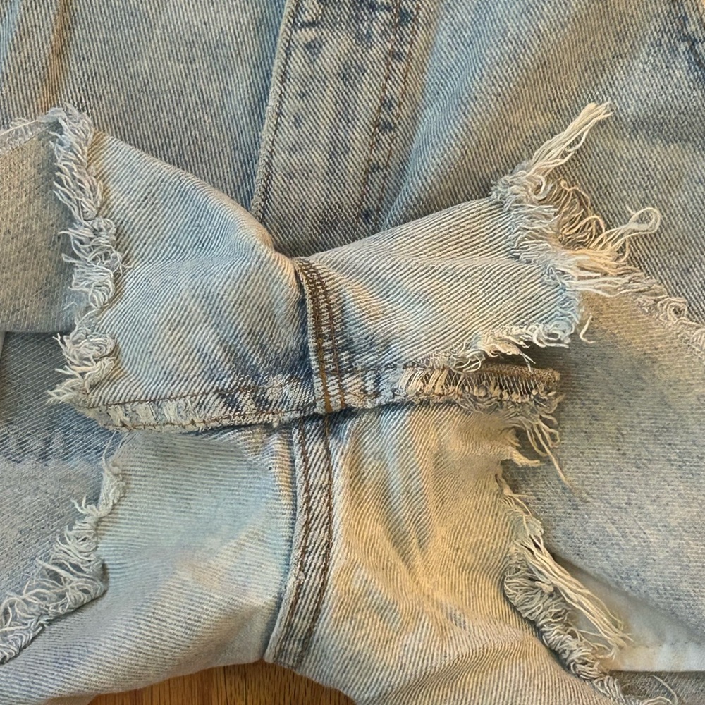 Authentic vintage Levi shorts - Picture 9 of 10